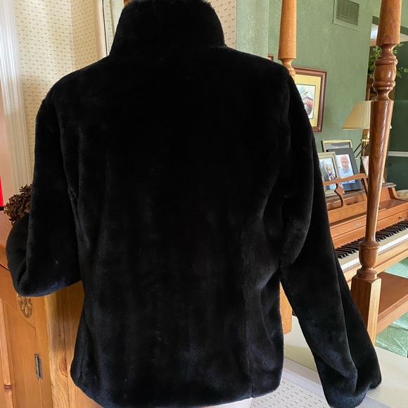 ๐ฅSEXY, soft๐FAUX FUR JACKET. 5 hook and eye closures. Like new. - Picture 2 of 8